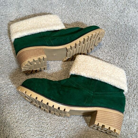 Women’s Green Short Chunky Block Heel Chelsea Boots Pull On Size 8.5 (42CN) NEW - Picture 6 of 14